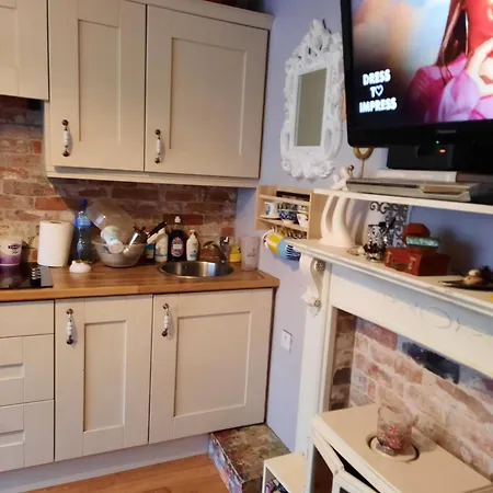 Homestay Double With Shared Bathroom Cork
