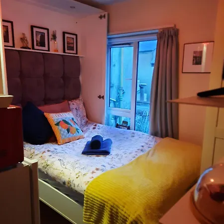 Double With Shared Bathroom *